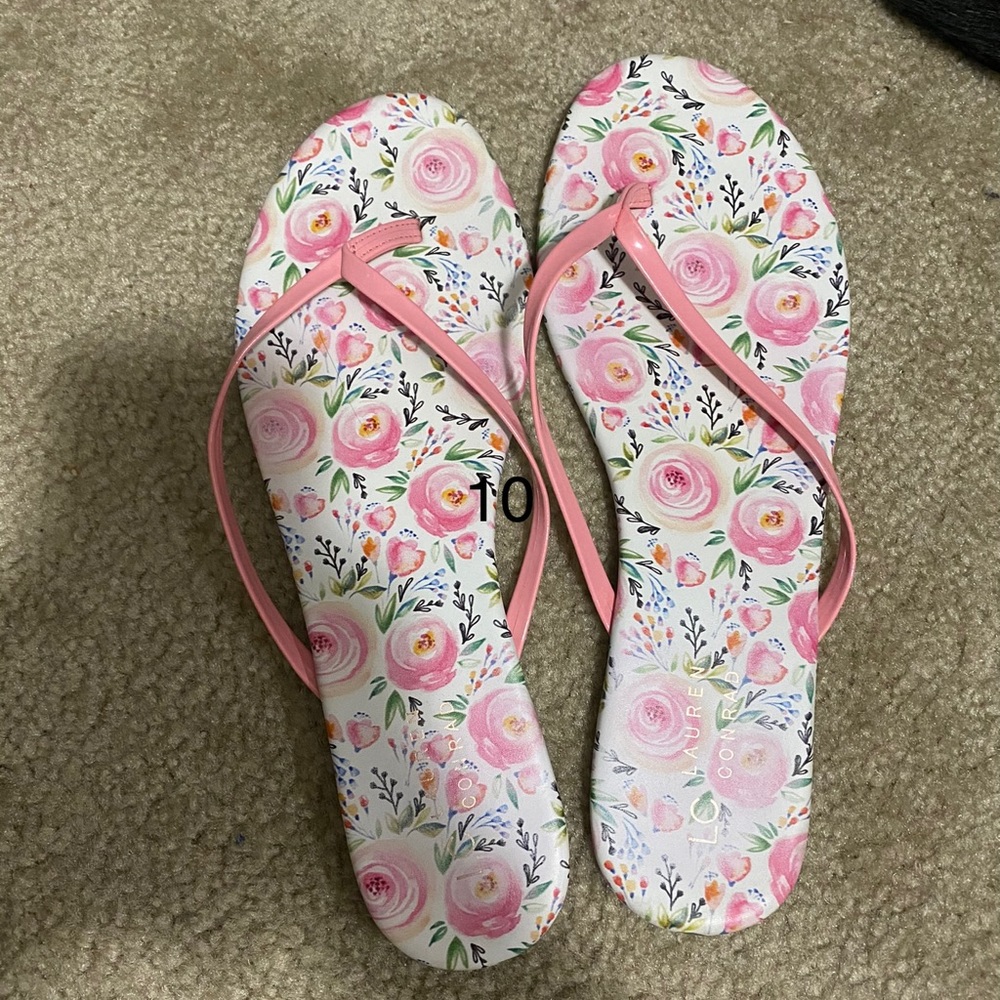 Lauren Conrad flip flops
